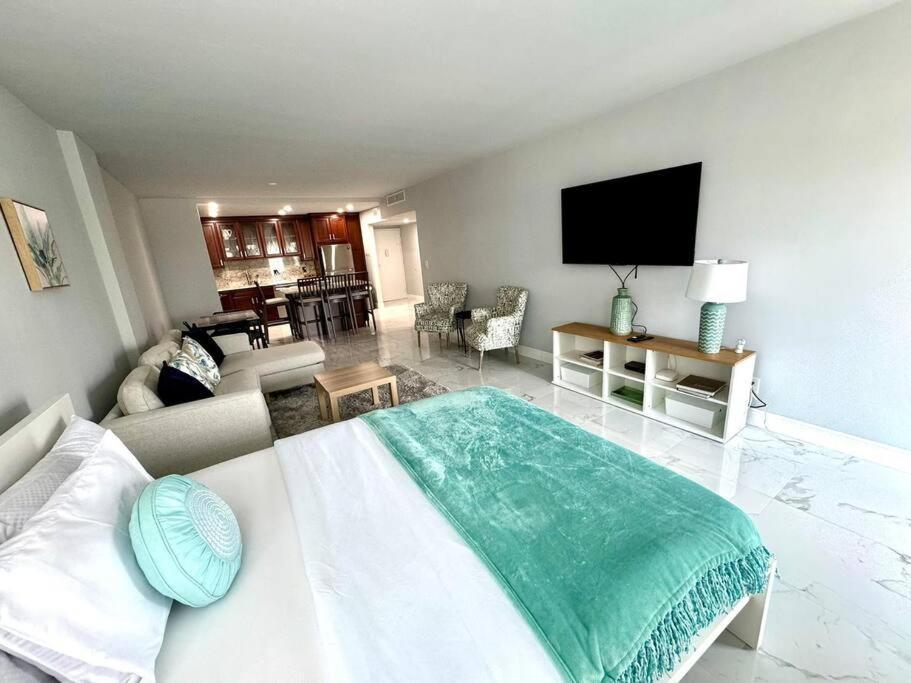 Sunny Isles Beach Spacious Apartment Ngoại thất bức ảnh